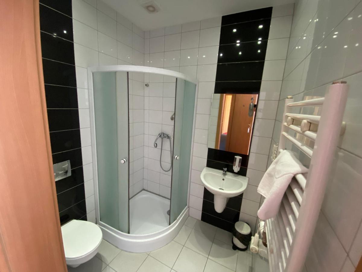Hotel Tequila Miedzyrzecz Ngoại thất bức ảnh